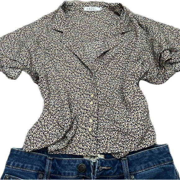 Cotton Floral Short Flutter Sleeve Button-Up Blouse. Brown & Navy Hued. Size XS. - Picture 3 of 10